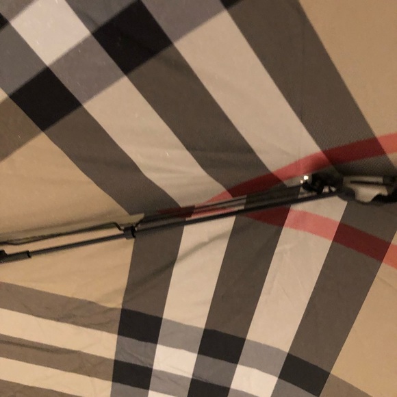 (2) Burberry Umbrellas - Picture 11 of 16